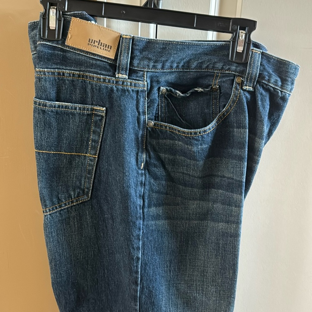 Urban Pipeline Relaxed Straight jeans 36W-34L.